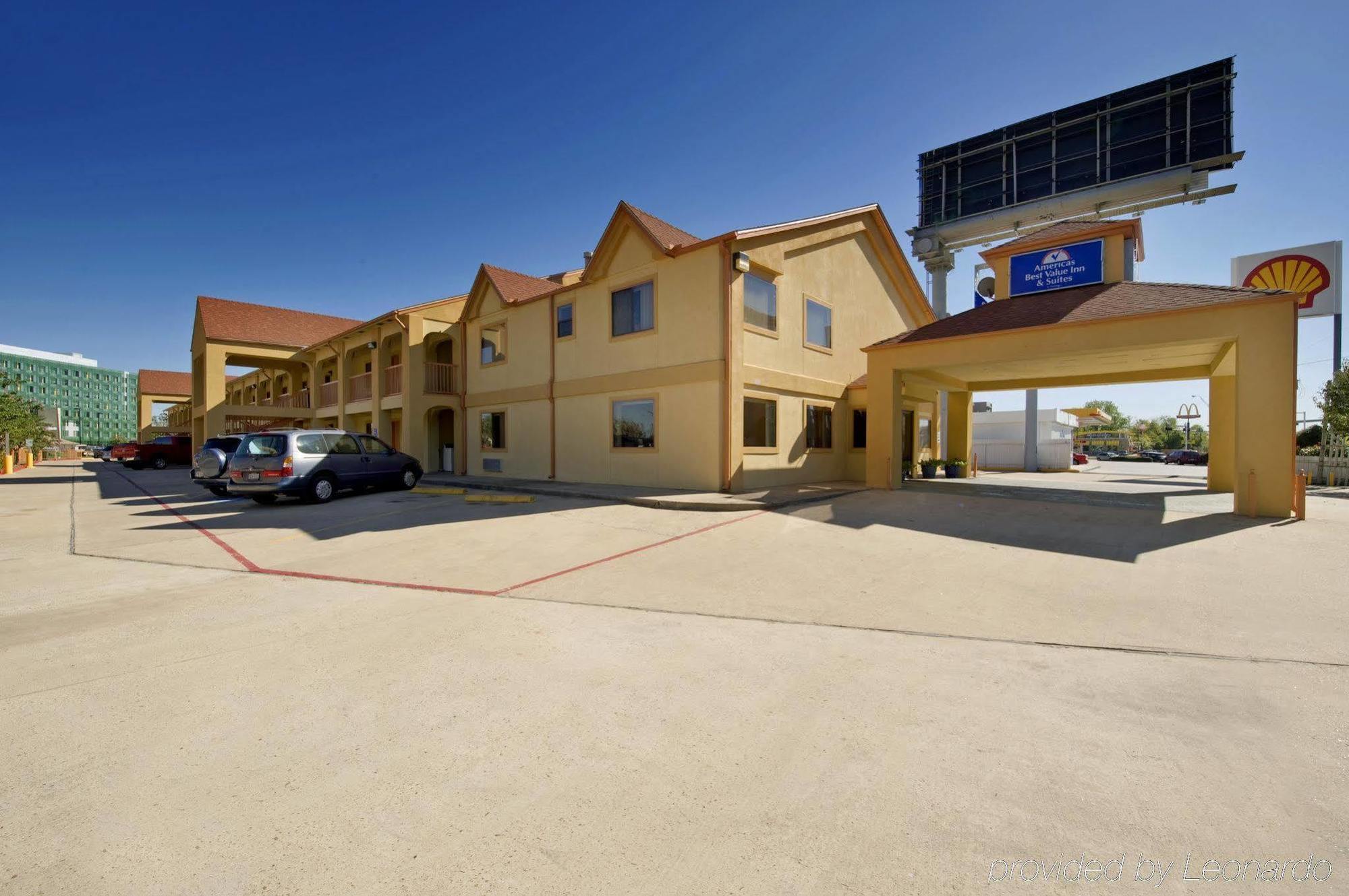 Americas Best Value Inn And Suites Houston/Northwest Brookhollow Buitenkant foto