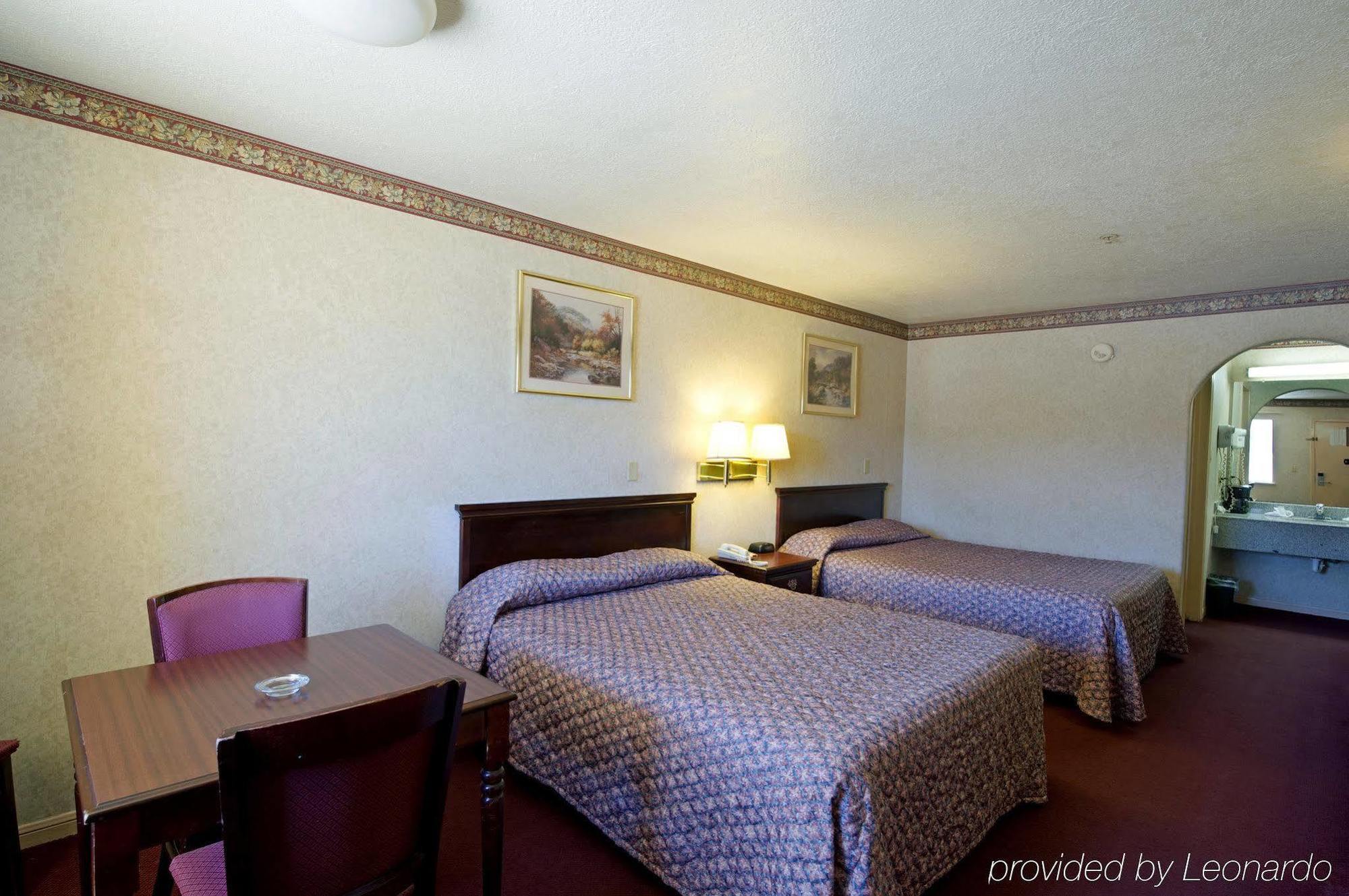 Americas Best Value Inn And Suites Houston/Northwest Brookhollow Buitenkant foto