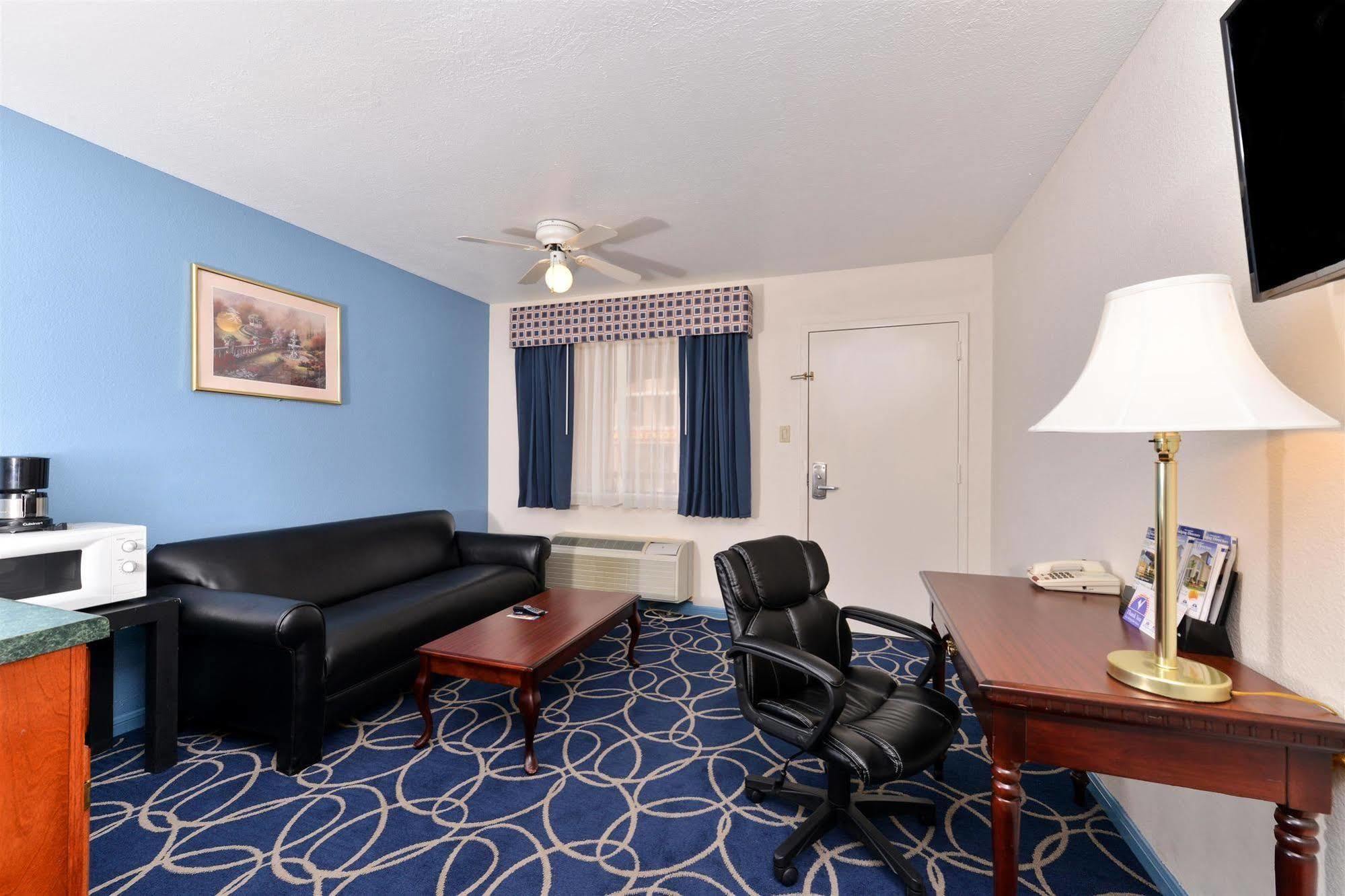 Americas Best Value Inn And Suites Houston/Northwest Brookhollow Buitenkant foto