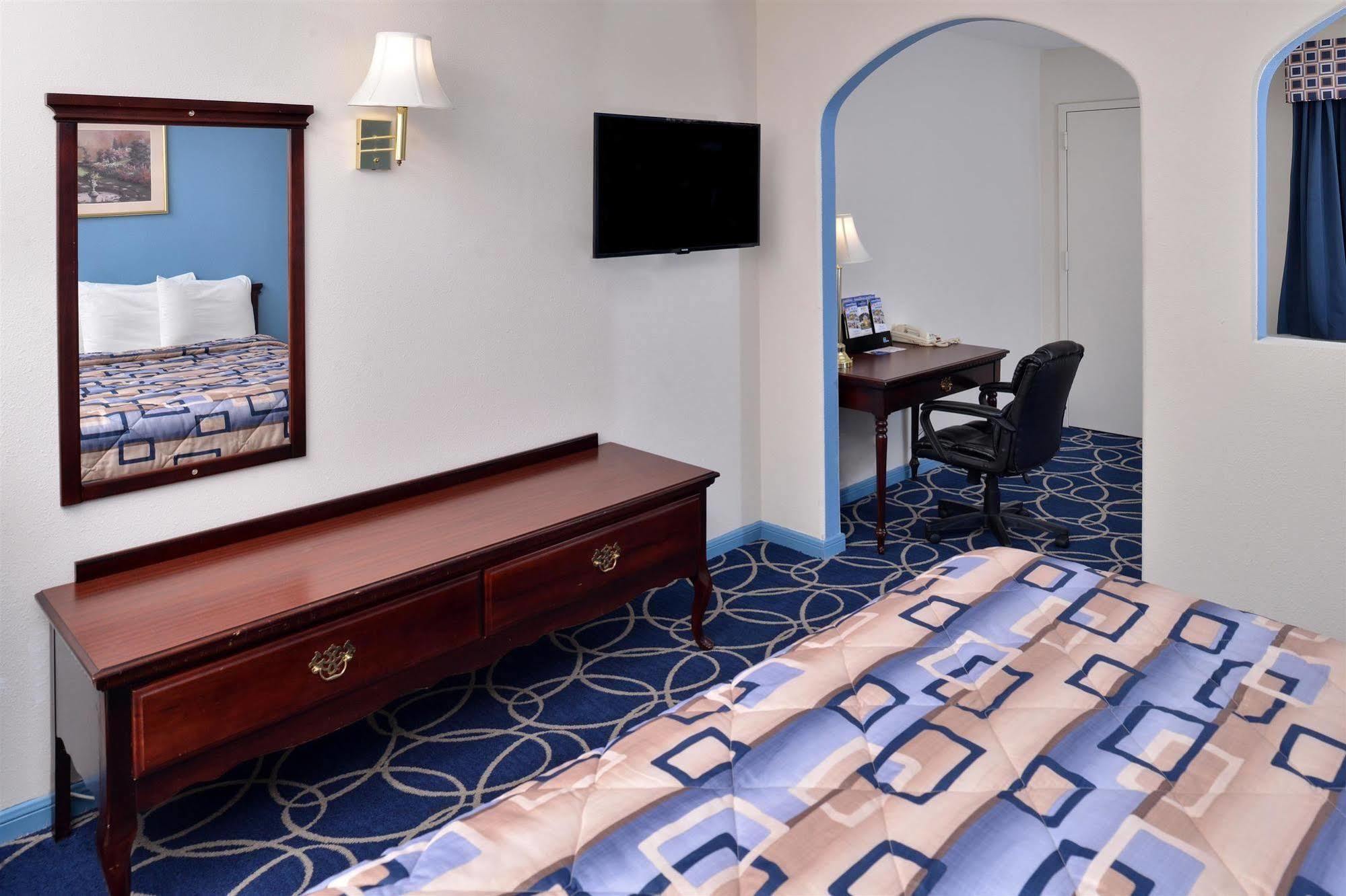 Americas Best Value Inn And Suites Houston/Northwest Brookhollow Buitenkant foto