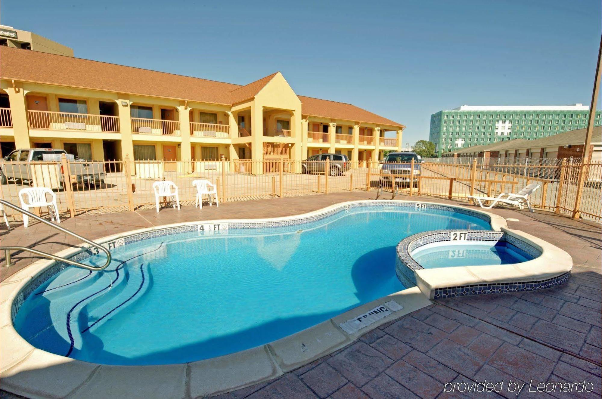 Americas Best Value Inn And Suites Houston/Northwest Brookhollow Buitenkant foto